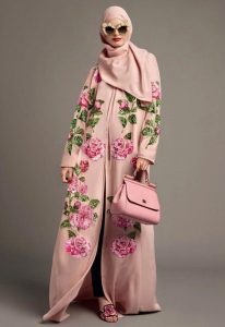 Коллекцию хиджабов и абай Dolce & Gabbana
