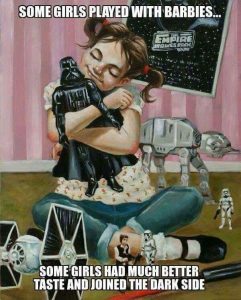 Девочка обнимает игрушку Kenner Star Wars