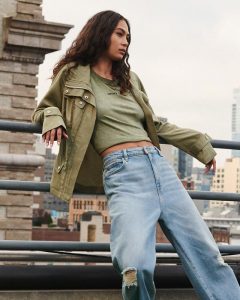 Модный женский образ DKNY