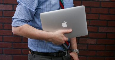 MacBook в руках