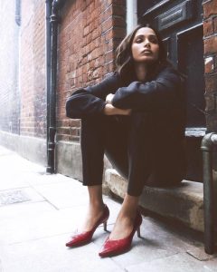 Фрида Пинто в обуви Clarks