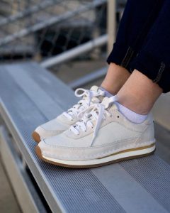 Женские кроссовки Clarks